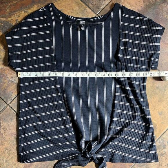 Jones New York Black White Strips Tie Bottom Capped Sleeves Medium - Picture 4 of 7